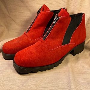 Barbo NWOT leather booties made in Canada 🇨🇦